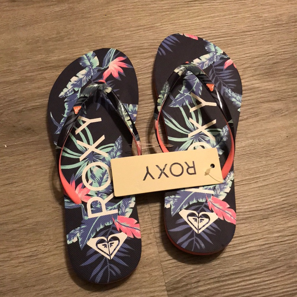 NWT Roxy flip flops women’s size 10